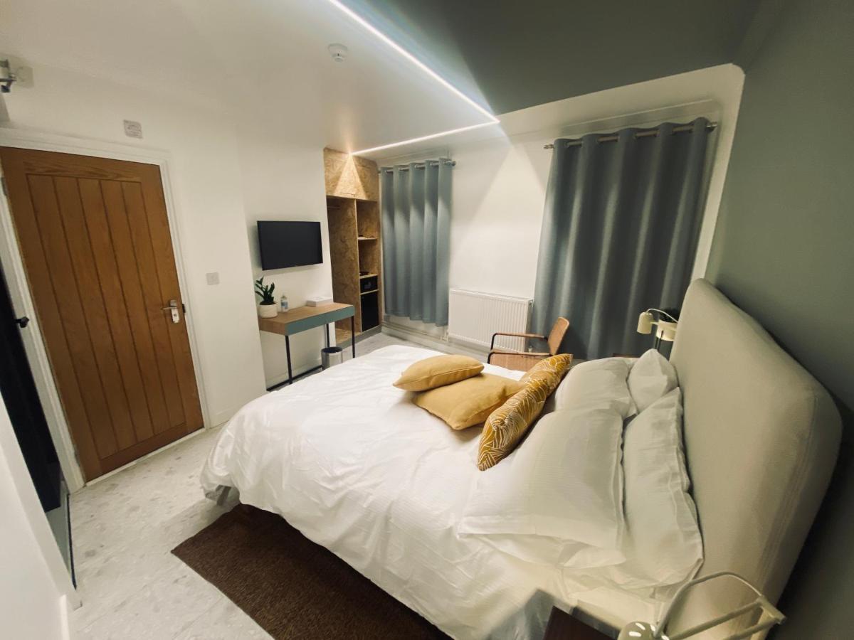 Station Rooms Вінчестер Екстер'єр фото