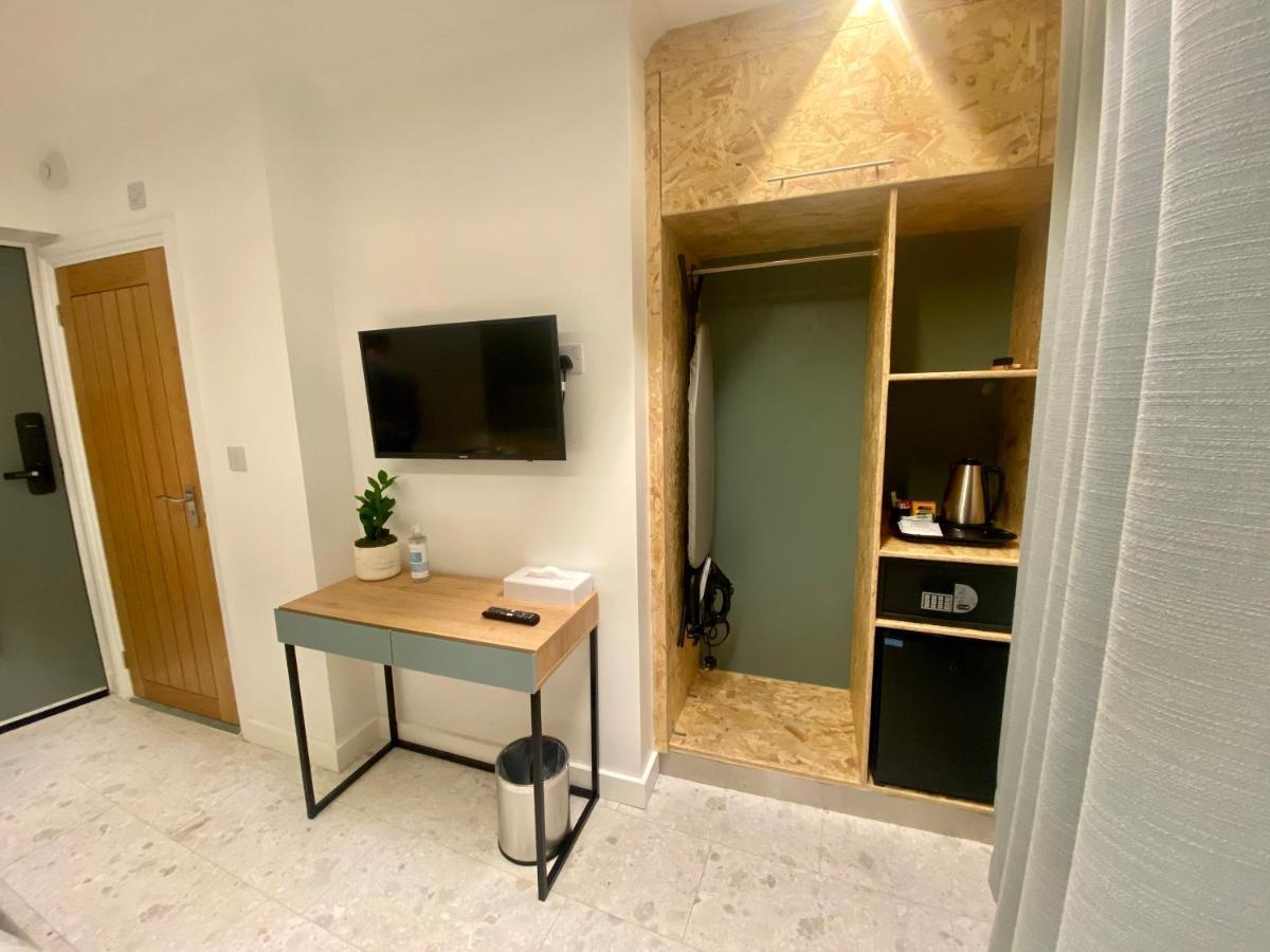 Station Rooms Вінчестер Екстер'єр фото
